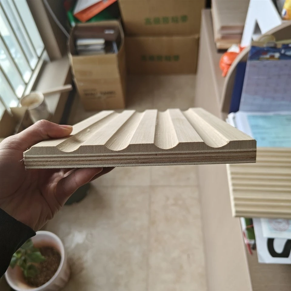 Solid Wooden MDF Veneered Wall Panelings Coating Laminated Plywood Wall Decor
